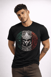 Playera mexicana negra con ilustración de rostro imperial prehispánico en círculo tricolor