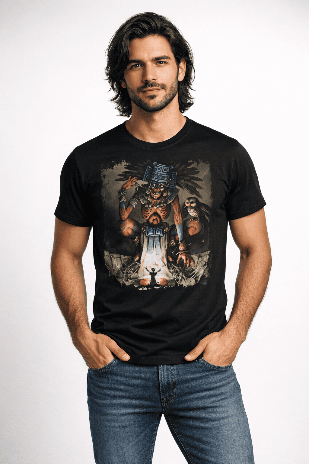 Hombre usando playera negra con diseño mexica estilo dark ritual