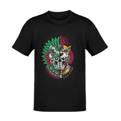 Playera negra con diseño mexica mitad guerrero mitad jaguar en colores verde y rojo