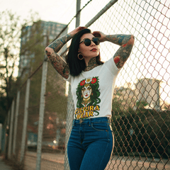 Playera La Diosa del Veneno – Estilo Neo Tradicional