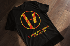 Playera Twenty One Pilots: Clancy en llamas, ¡la llama de la música!