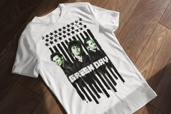 Playera Green Day - Barras y Estrellas - Rock Punk - Color Blanca