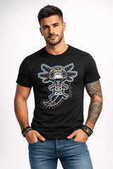 Hombre usando playera Cultura Wear con ilustración artística de axolotl mexicano