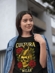 Playera El Beso del Escorpión - Tinta, Muerte y Rosas - Estilo Neotradicional Oscuro
