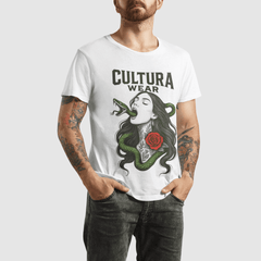 Playera Mujer Serpiente y Rosa – Estilo Tatuaje Neo Tradicional