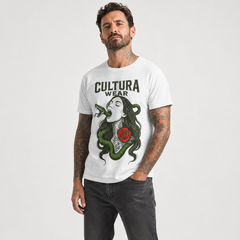 Playera Mujer Serpiente y Rosa – Estilo Tatuaje Neo Tradicional