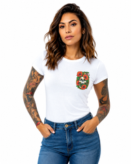 Playera Entre Pétalos y Colmillos – Arte Mortal en tu Espalda