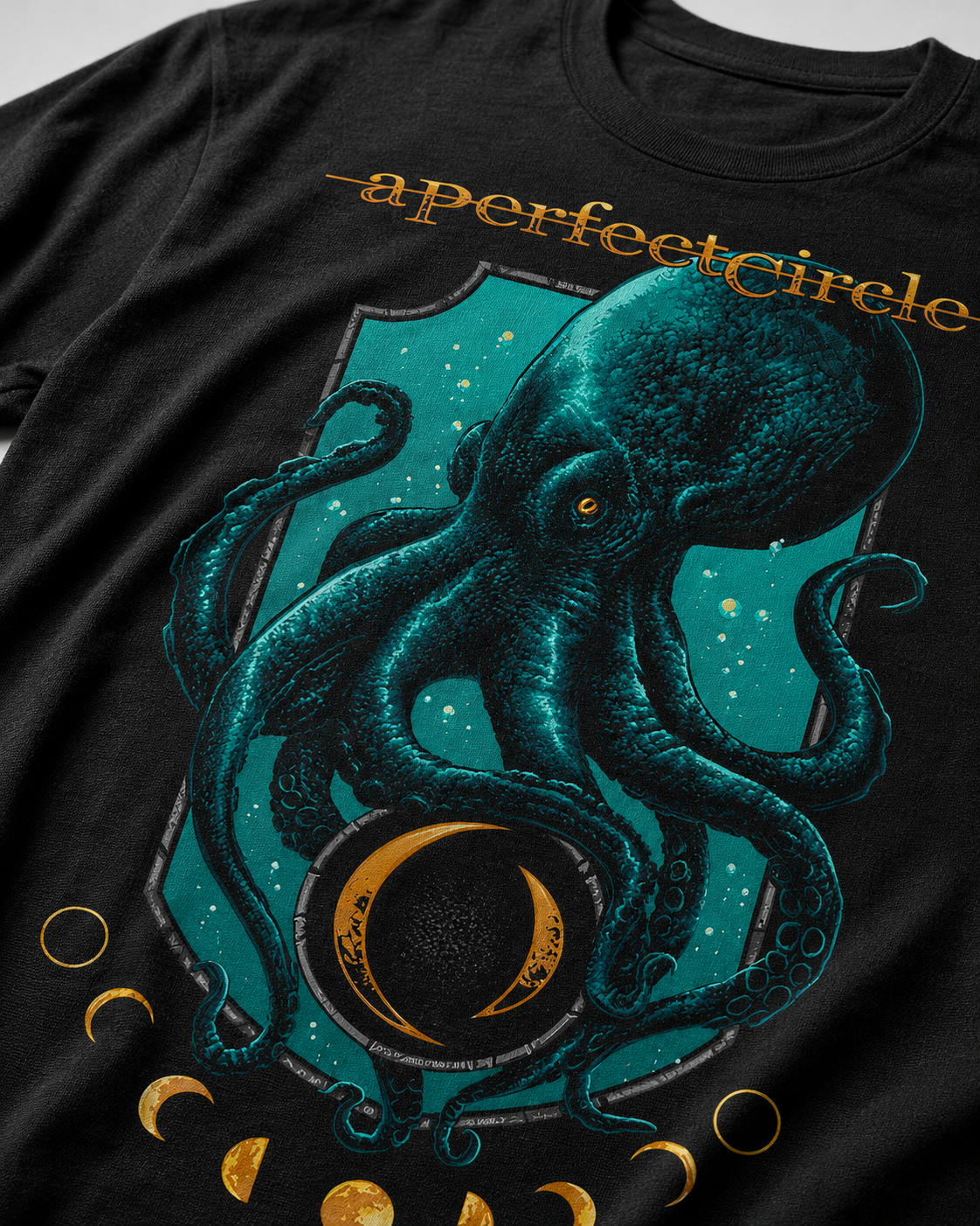 Detalle de la impresión de alta calidad del pulpo y texturas del diseño Octopus Moon.