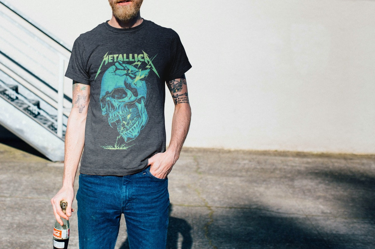 Playera Metallica: Energía Pura - Camiseta Negra con Diseño Impactante