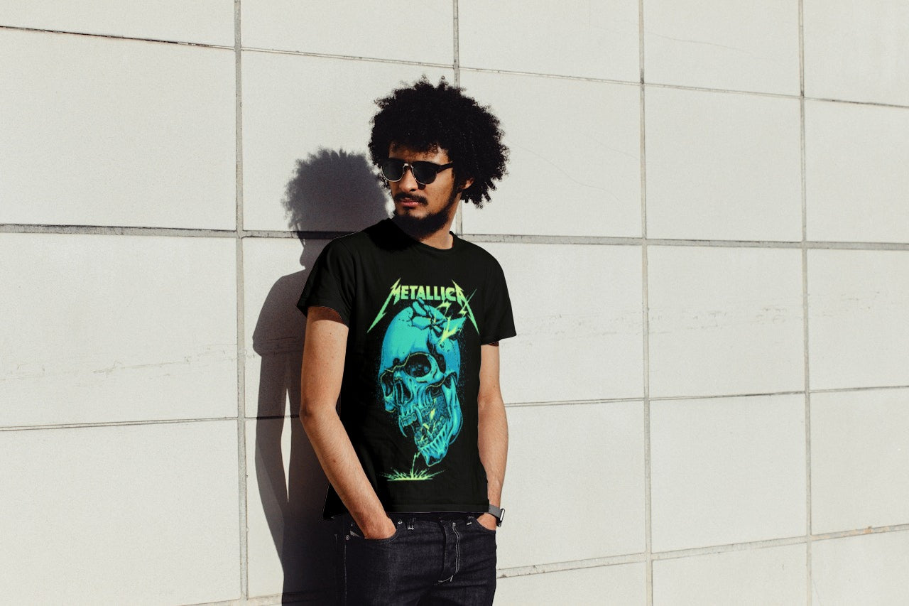 Playera Metallica: Energía Pura - Camiseta Negra con Diseño Impactante