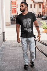 Hombre caminando en calle urbana usando playera mexicana con diseño azteca dark art
