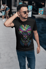 Diseño frontal de playera con máscara azteca luminosa estilo urbano