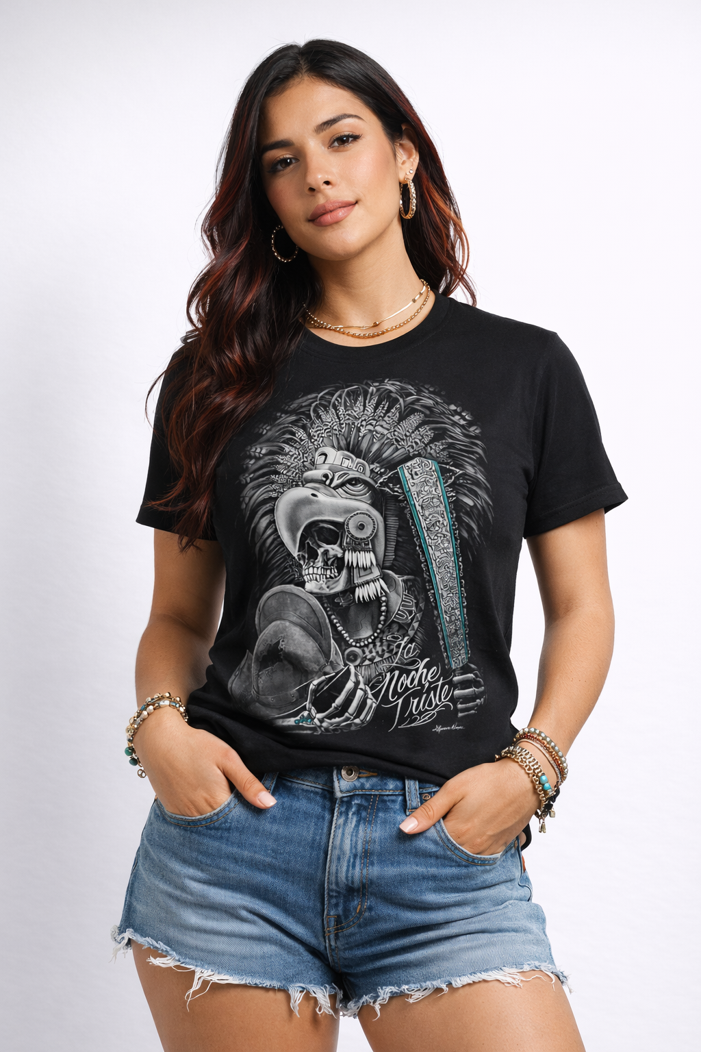 Playera Cultura Wear con arte mexica oscuro y figura de guerrero águila en tonos monocromáticos