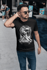 Modelo caminando con playera mexicana ancestral estilo Maya urbano