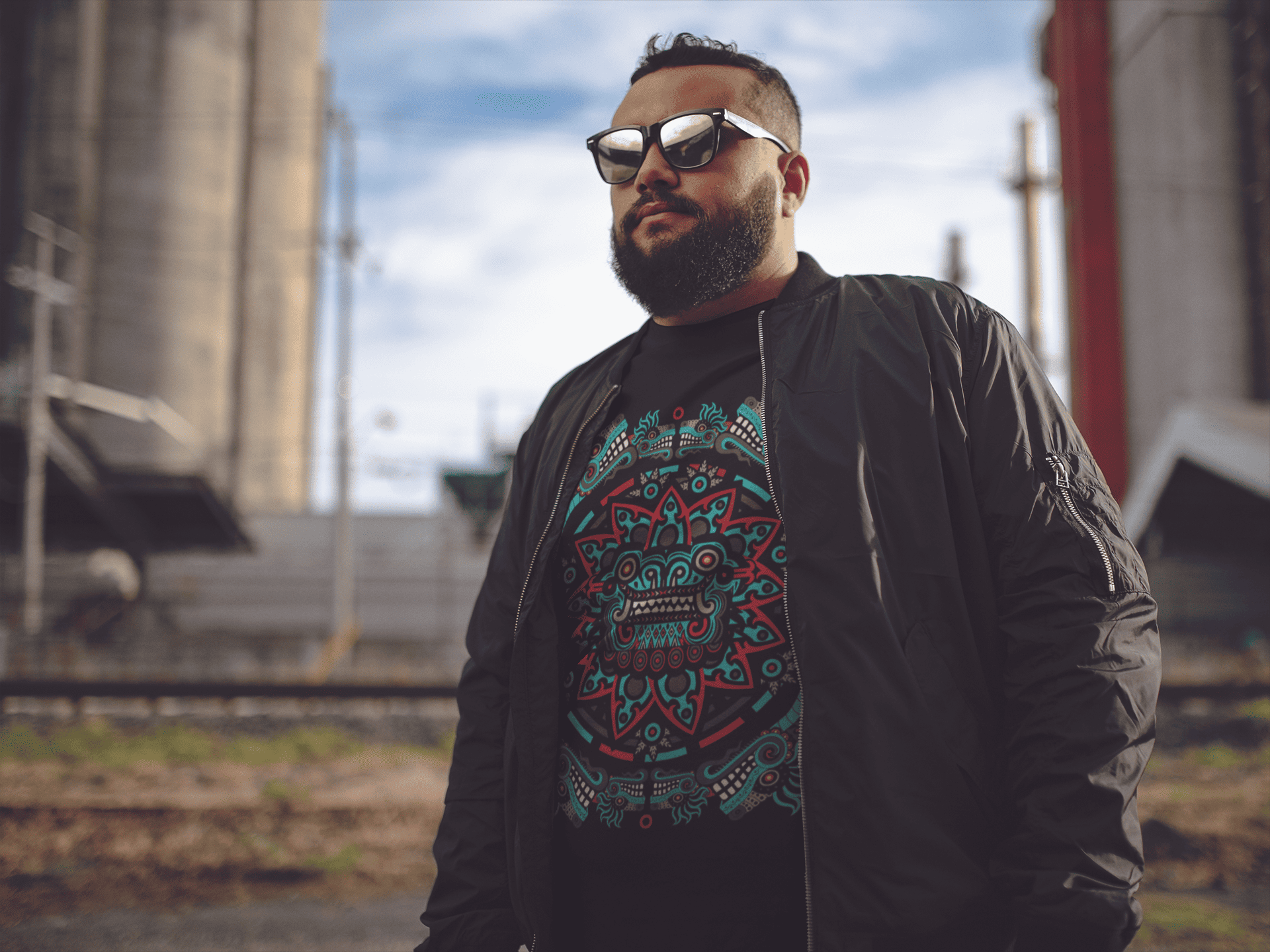 Playera con ilustración estilo calendario/mandala mexa en fondo negro
