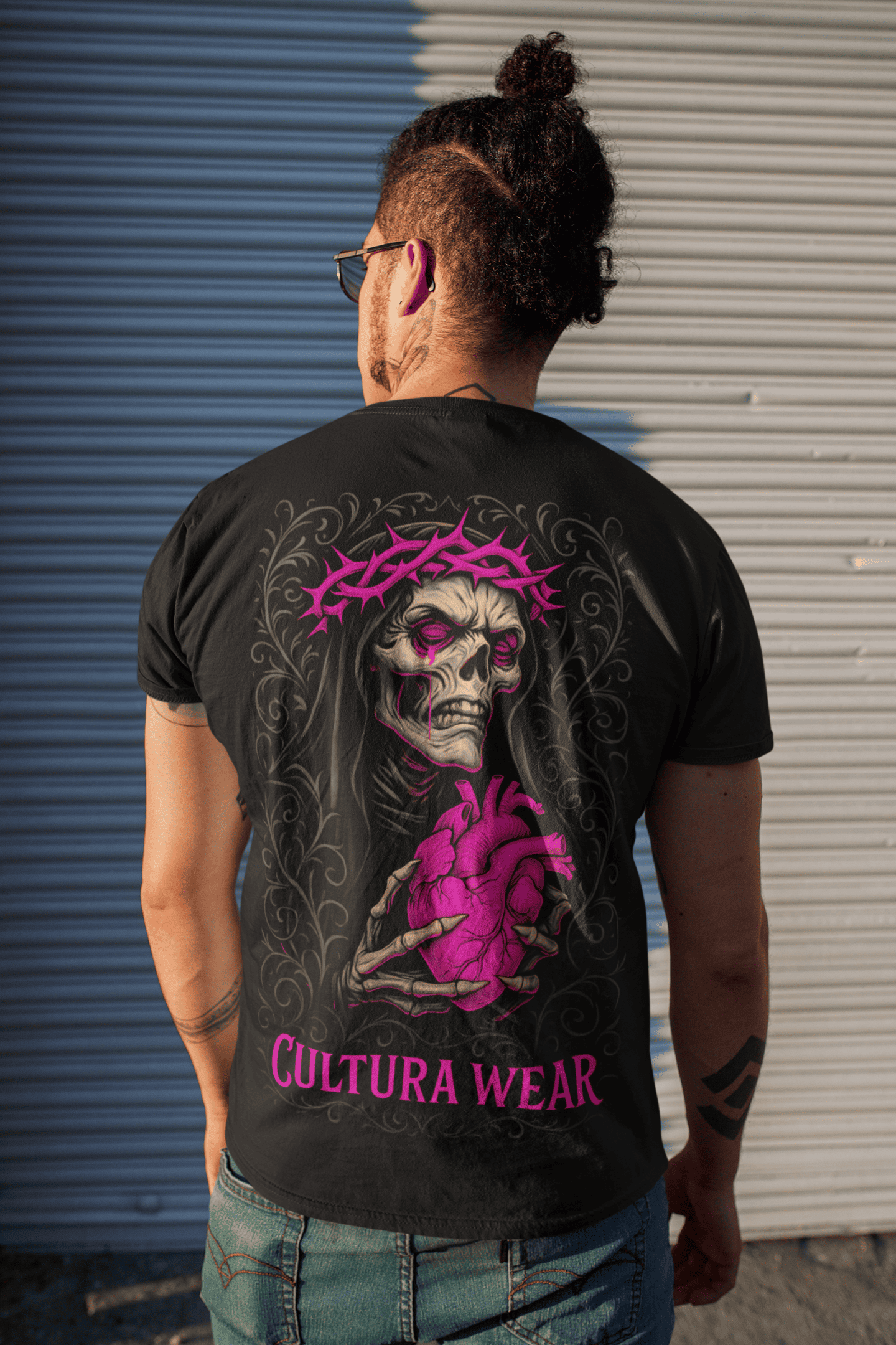 Playera Corazón Maldito – Estilo de Tatuaje Blackwork y Neotradicional