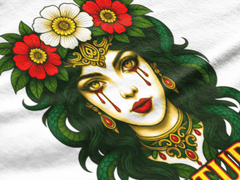 Playera La Diosa del Veneno – Estilo Neo Tradicional