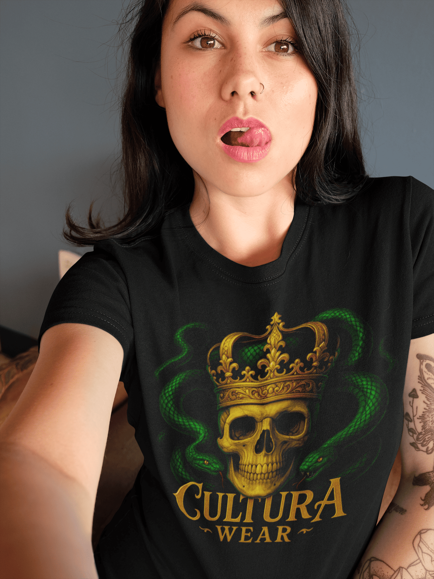 Playera El Rey Serpiente: Poder, Veneno y Rebelión – Estilo Tattoo Gótico
