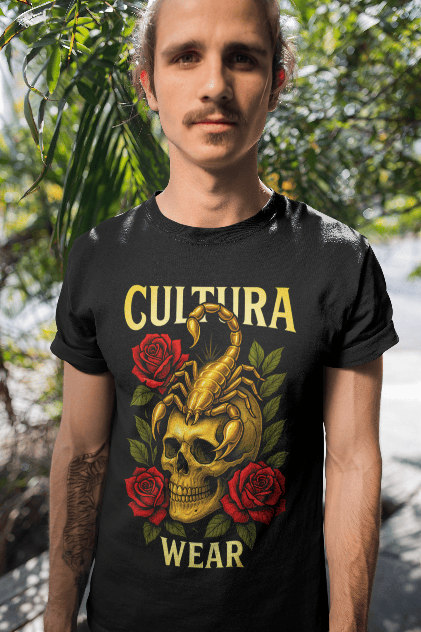 Playera El Beso del Escorpión - Tinta, Muerte y Rosas - Estilo Neotradicional Oscuro