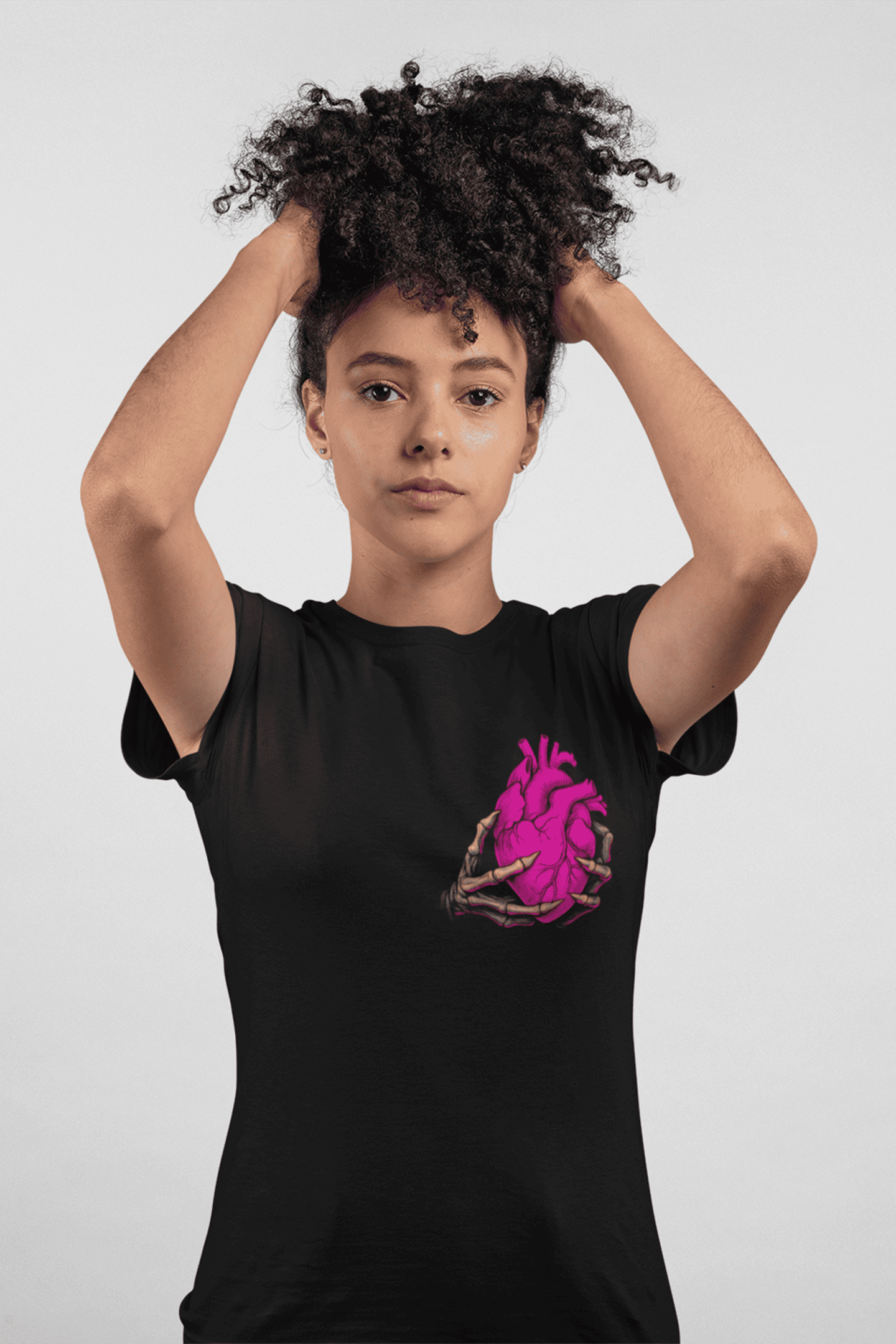 Playera Corazón Maldito – Estilo de Tatuaje Blackwork y Neotradicional