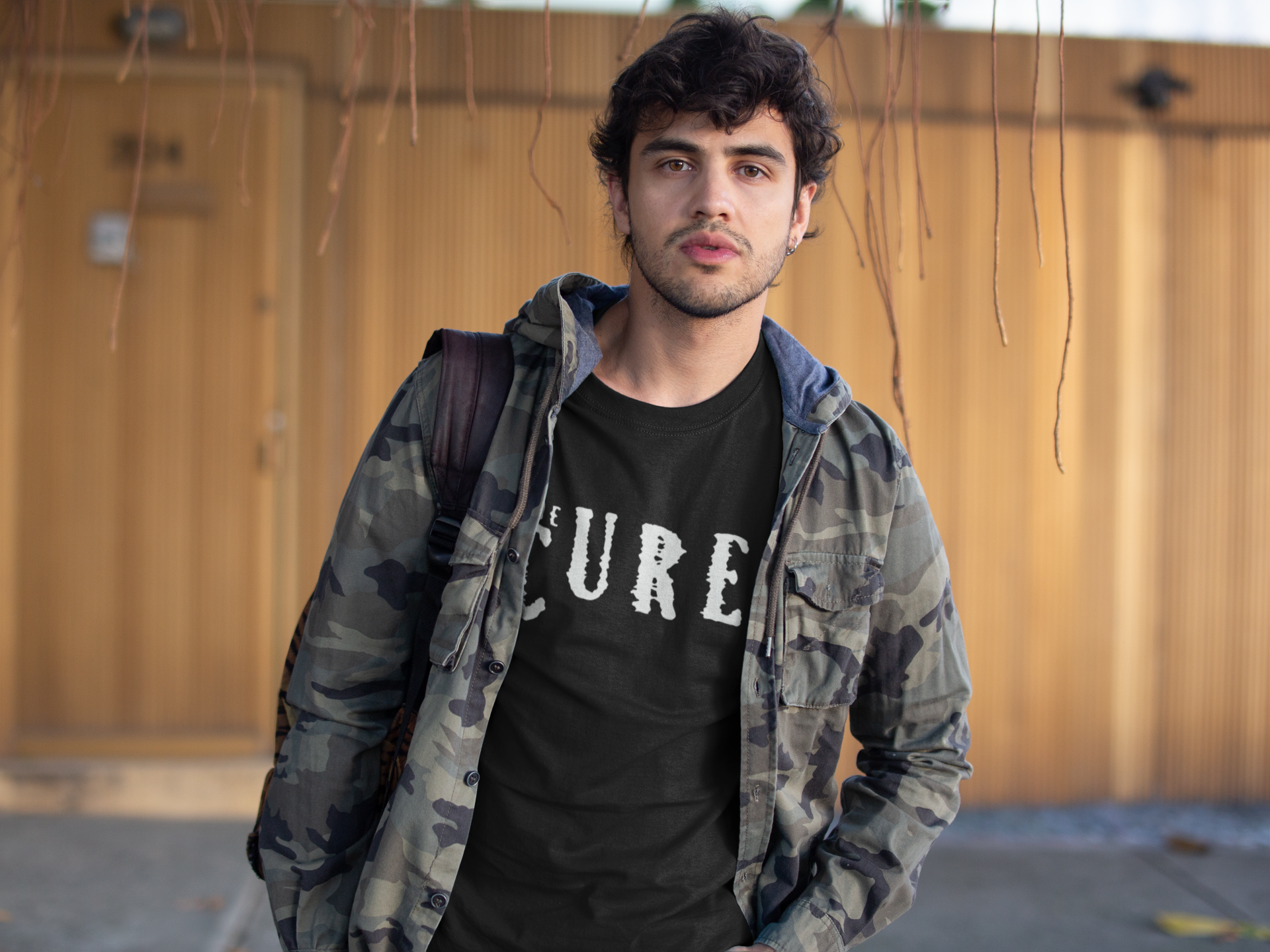 Playera The Cure: Un Clásico del Rock Gótico - Blanco y Negro